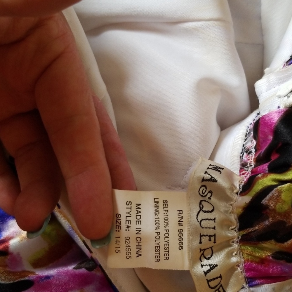 Gown - Picture 3 of 6